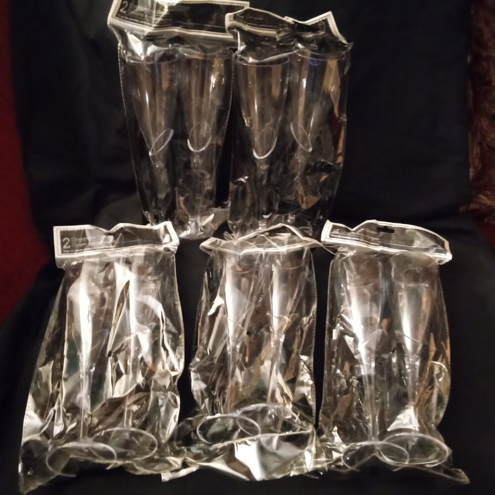 NEW SEALED Plastic champagne flutes glasses cups - Set of 10
